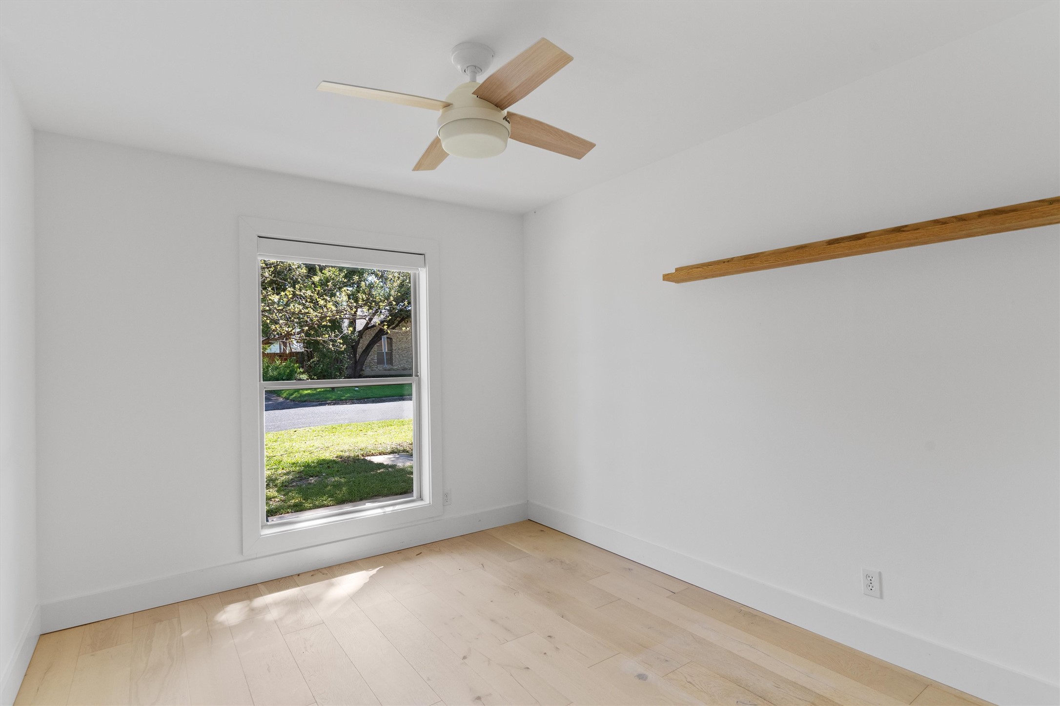 3306 Whiteway Drive Austin, TX 78757 - Photo 17 of 24 an empty room with a window