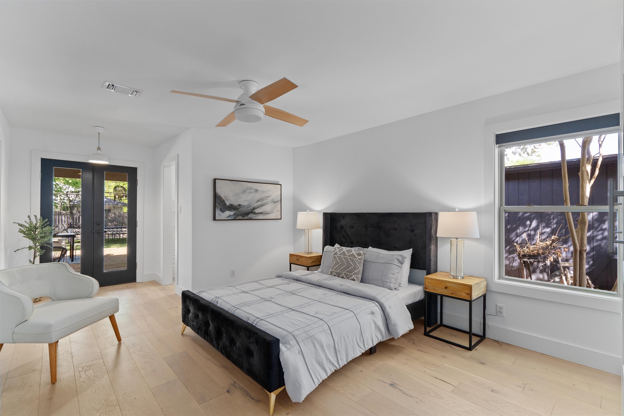 3306 Whiteway Drive Austin, TX 78757 - Photo 4 of 24 a bedroom with a bed lamps and window