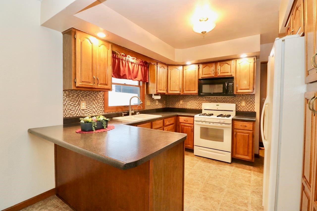 2473 Radford Road Dubuque, IA 52002 - Photo 7 of 45 Gallery Image 7