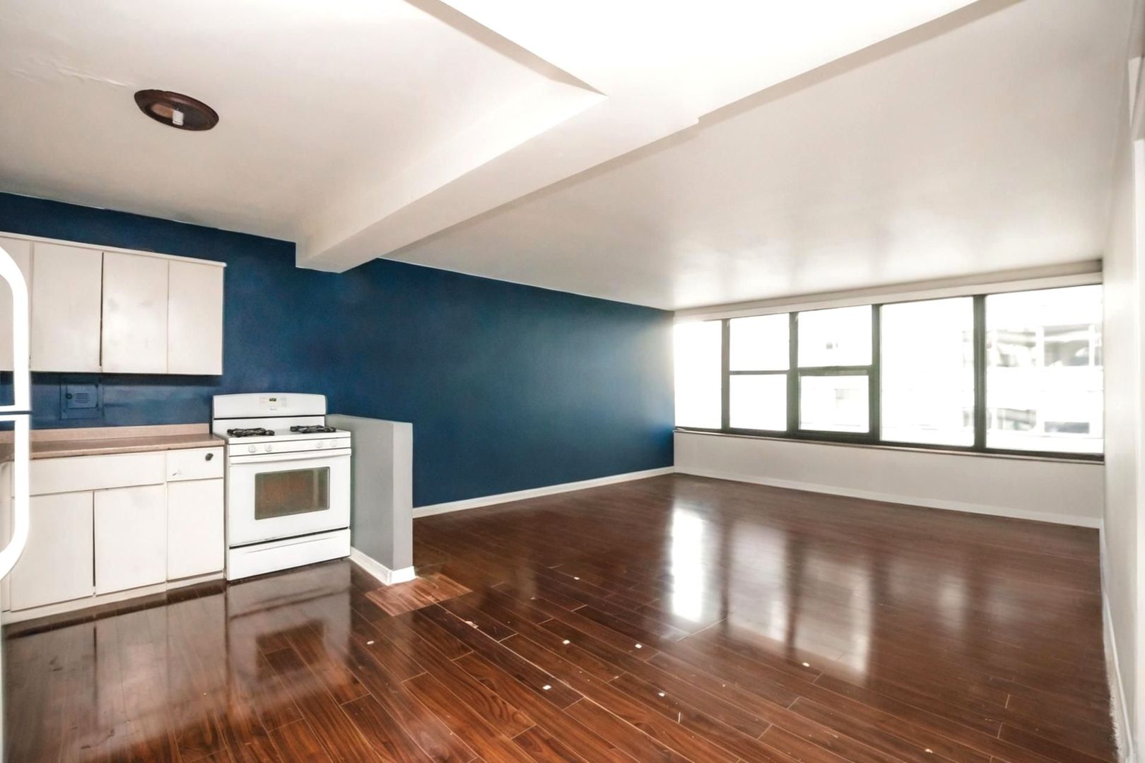 5801 North Sheridan Road, Unit 12E Chicago, IL 60660 - Photo 2 of 8