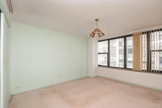 $259,900 | 5801 North Sheridan Road, Unit 12E, Chicago, IL 60660