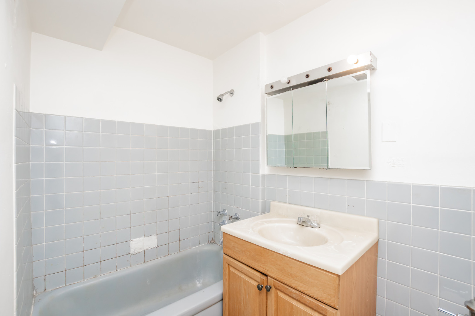 5801 North Sheridan Road, Unit 12E Chicago, IL 60660 - Photo 7 of 8