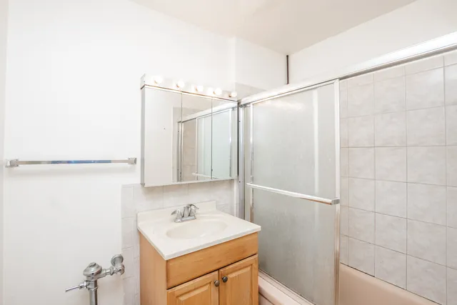$259,900 | 5801 North Sheridan Road, Unit 12E, Chicago, IL 60660