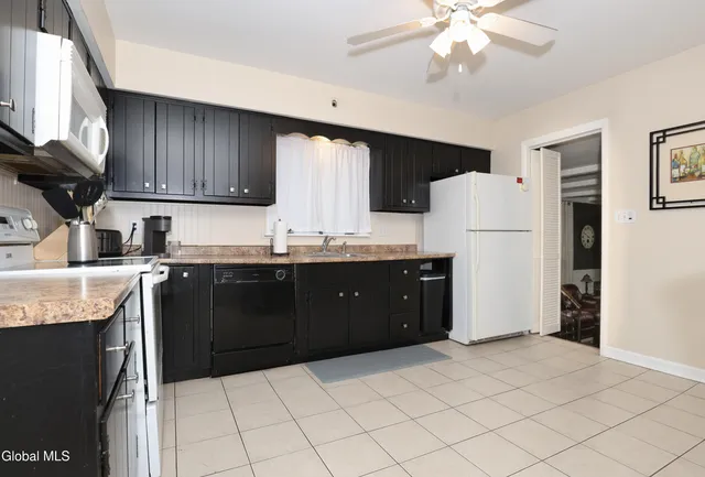 $499,900 | 957 West Pine Hill Drive, Guilderland, NY 12303