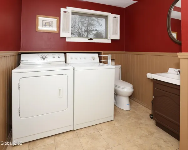 $499,900 | 957 West Pine Hill Drive, Guilderland, NY 12303