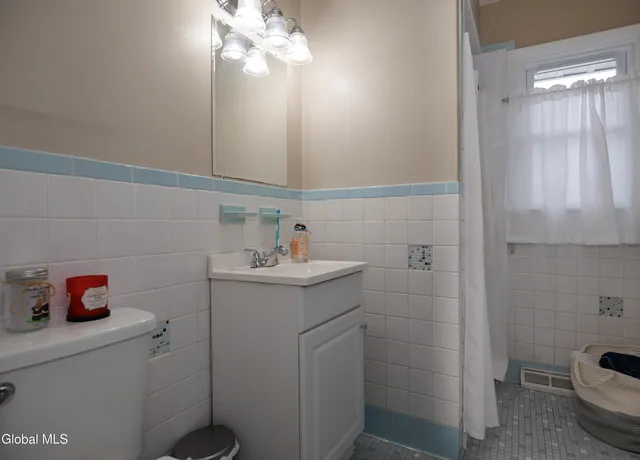 $499,900 | 957 West Pine Hill Drive, Guilderland, NY 12303