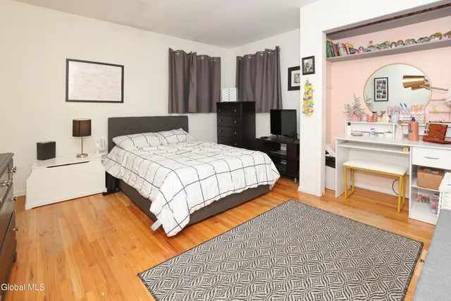 $499,900 | 957 West Pine Hill Drive, Guilderland, NY 12303