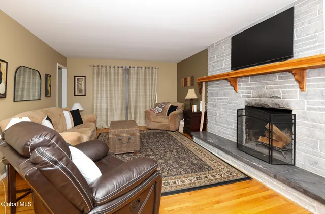 $499,900 | 957 West Pine Hill Drive, Guilderland, NY 12303