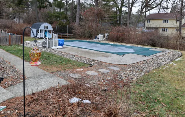 $499,900 | 957 West Pine Hill Drive, Guilderland, NY 12303