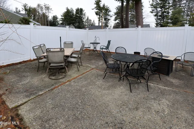 $499,900 | 957 West Pine Hill Drive, Guilderland, NY 12303