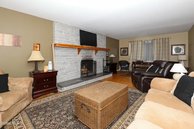 $499,900 | 957 West Pine Hill Drive, Guilderland, NY 12303