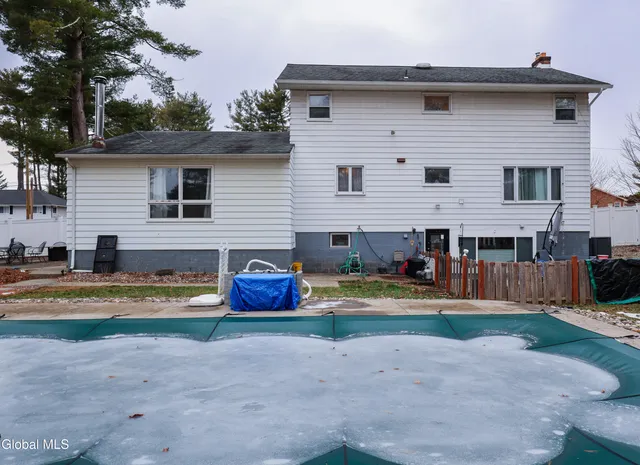 $499,900 | 957 West Pine Hill Drive, Guilderland, NY 12303