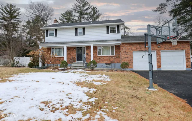 $499,900 | 957 West Pine Hill Drive, Guilderland, NY 12303