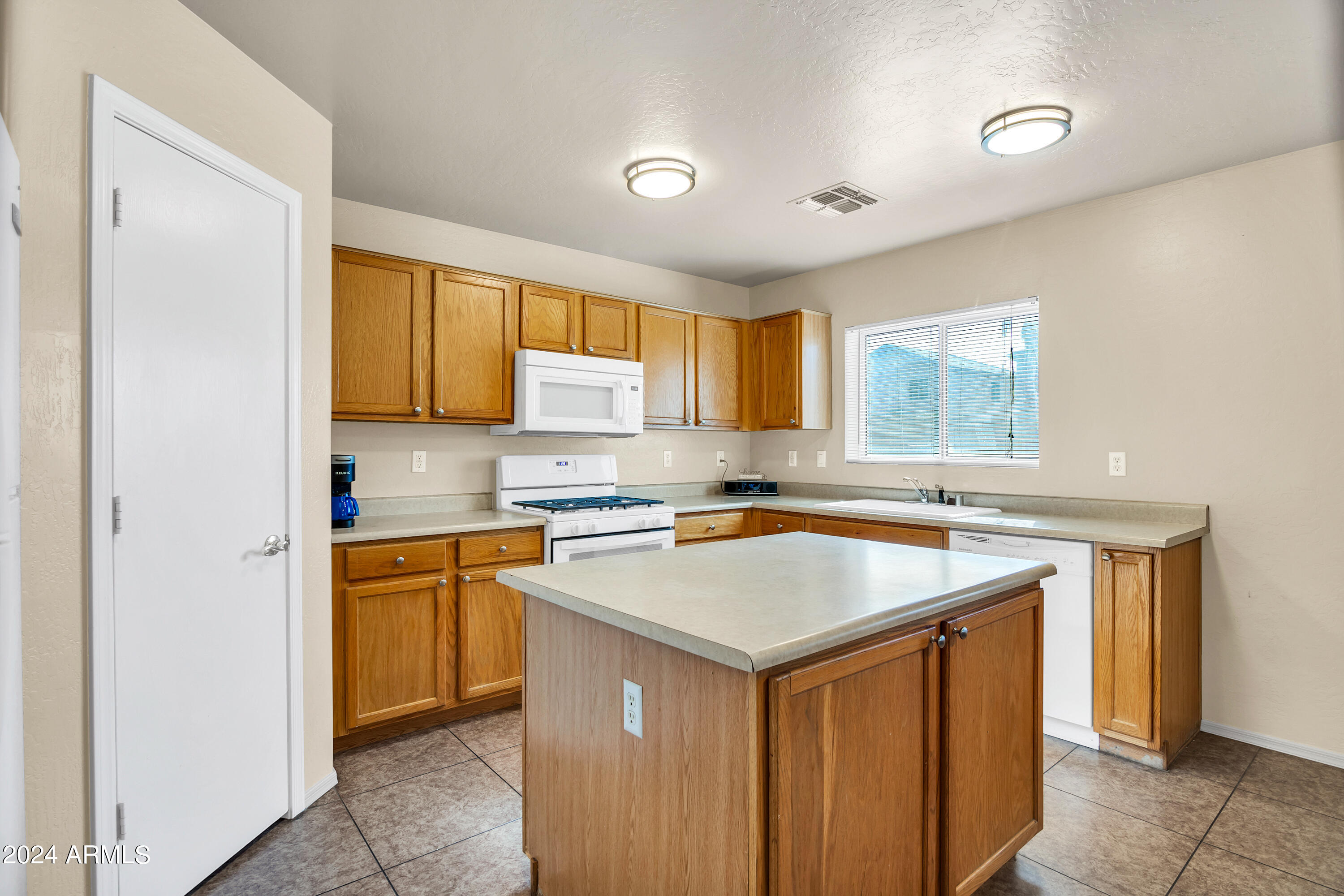 12505 West Bloomfield Road El Mirage, AZ 85335 - Photo 10 of 32 12505 W Bloomfield Rd-10