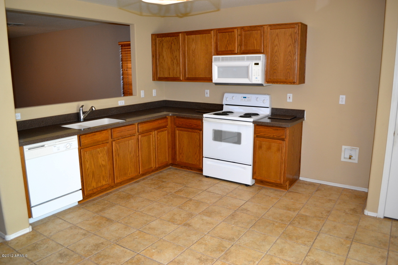 3031 West Red Fox Road Phoenix, AZ 85083 - Photo 3 of 19 Kitchen