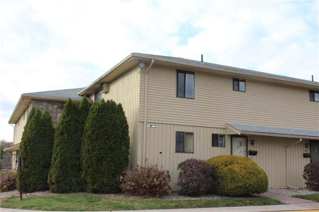 End unit townhouse style condo. 1150 square feet plus an additional 238' family room in the partially finished basement.