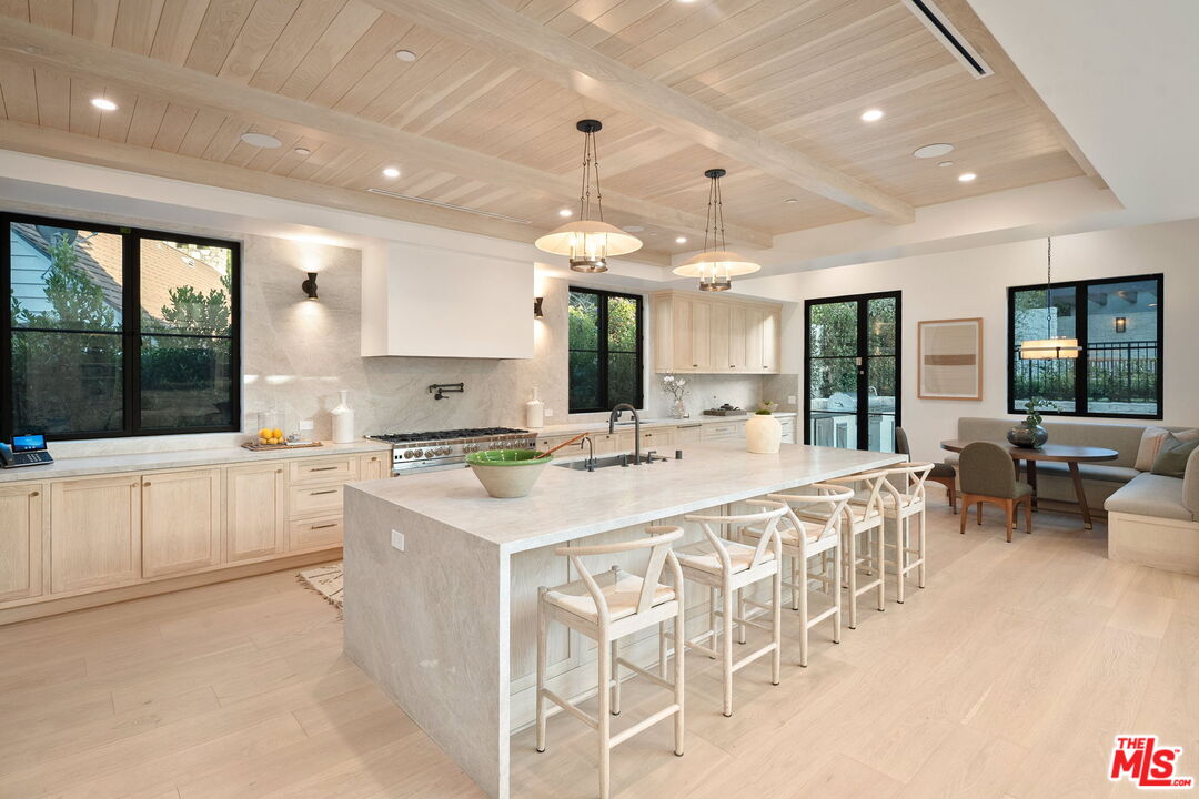 10444 Charing Cross Road Los Angeles, CA 90024 - Photo 12 of 74