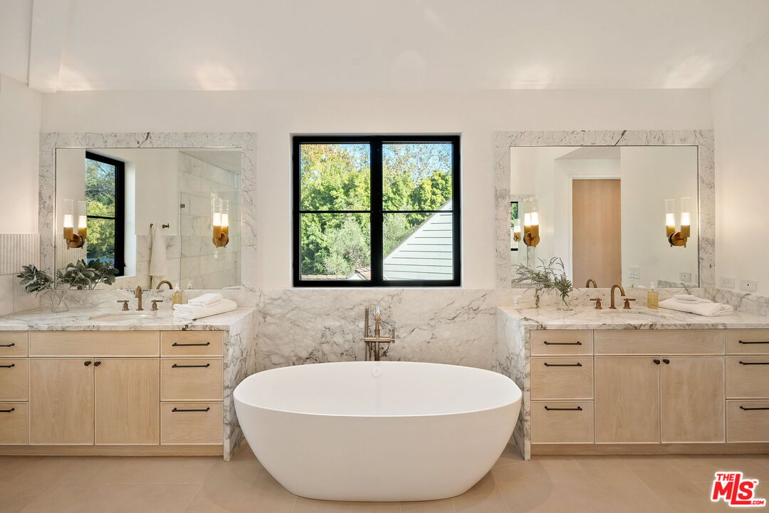 10444 Charing Cross Road Los Angeles, CA 90024 - Photo 37 of 74