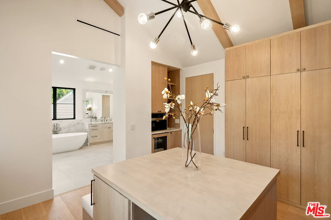 10444 Charing Cross Road Los Angeles, CA 90024 - Photo 39 of 74