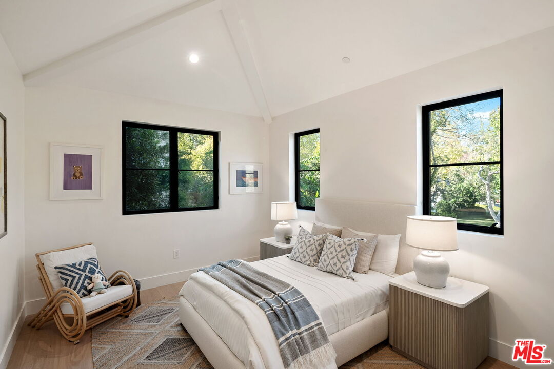 10444 Charing Cross Road Los Angeles, CA 90024 - Photo 42 of 74 a bedroom with a bed and a couch