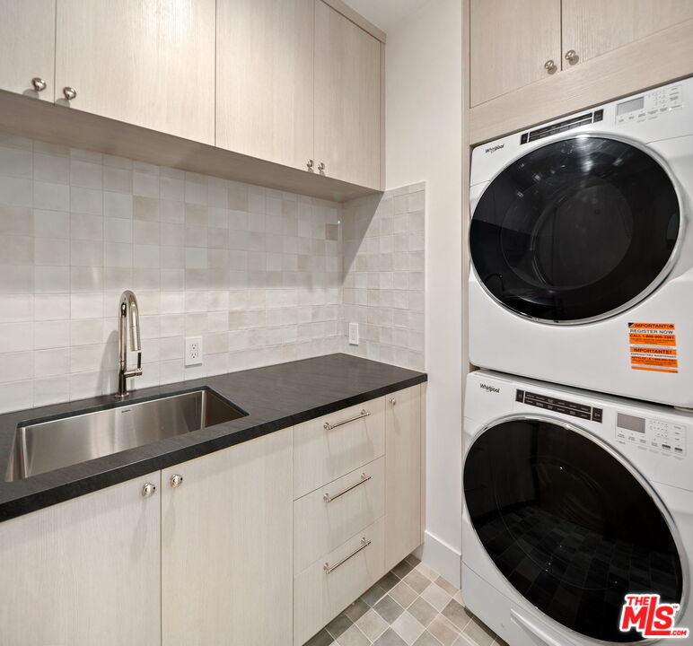 10444 Charing Cross Road Los Angeles, CA 90024 - Photo 43 of 74 a close view of a sink and washer and dryer