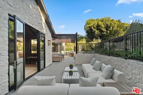 $17,695,000 | 10444 Charing Cross Road, Los Angeles, CA 90024