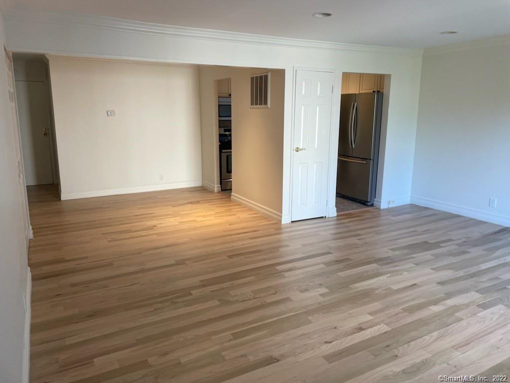 17 Keeler Close, Unit 17 Ridgefield, CT 06877 - Photo 7 of 17 Dining area