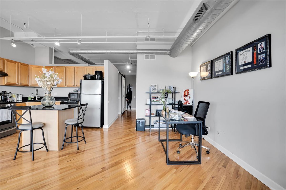 500 South Clinton Street, Unit 527 Chicago, IL 60607 - Photo 14 of 38 Gallery Image 14