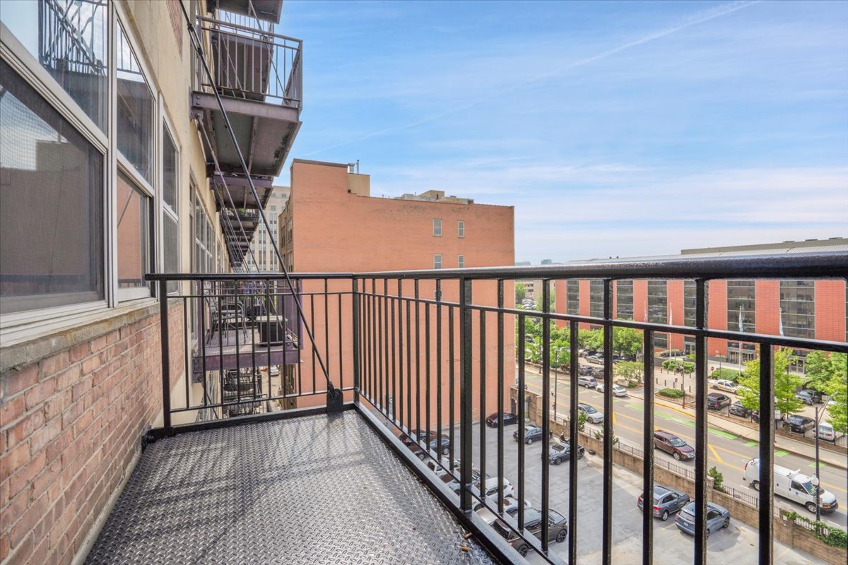 500 South Clinton Street, Unit 527 Chicago, IL 60607 - Photo 31 of 38 Gallery Image 31