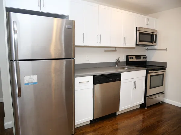 $3,400 | 45 Carlton Street, Unit 7, Brookline, MA 02446