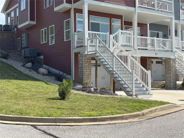 $368,000 | 314 Captains Court, Grafton, IL 62037