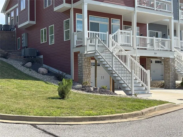 $368,000 | 314 Captains Court, Grafton, IL 62037