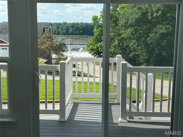 $368,000 | 314 Captains Court, Grafton, IL 62037