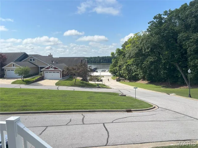 $368,000 | 314 Captains Court, Grafton, IL 62037