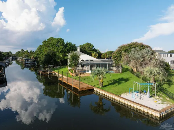 $975,000 | 1672 Kauai Court, Gulf Breeze, FL 32563