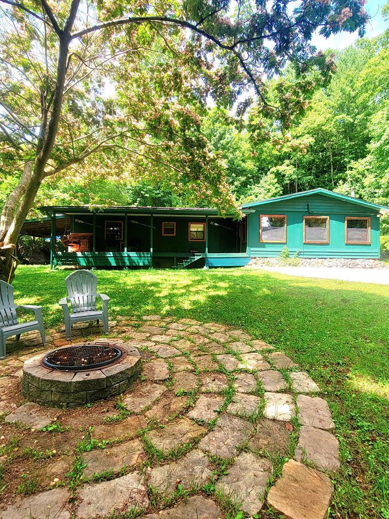 521 Sunnyside Road Hiawassee, GA 30546 - Photo 2 of 33