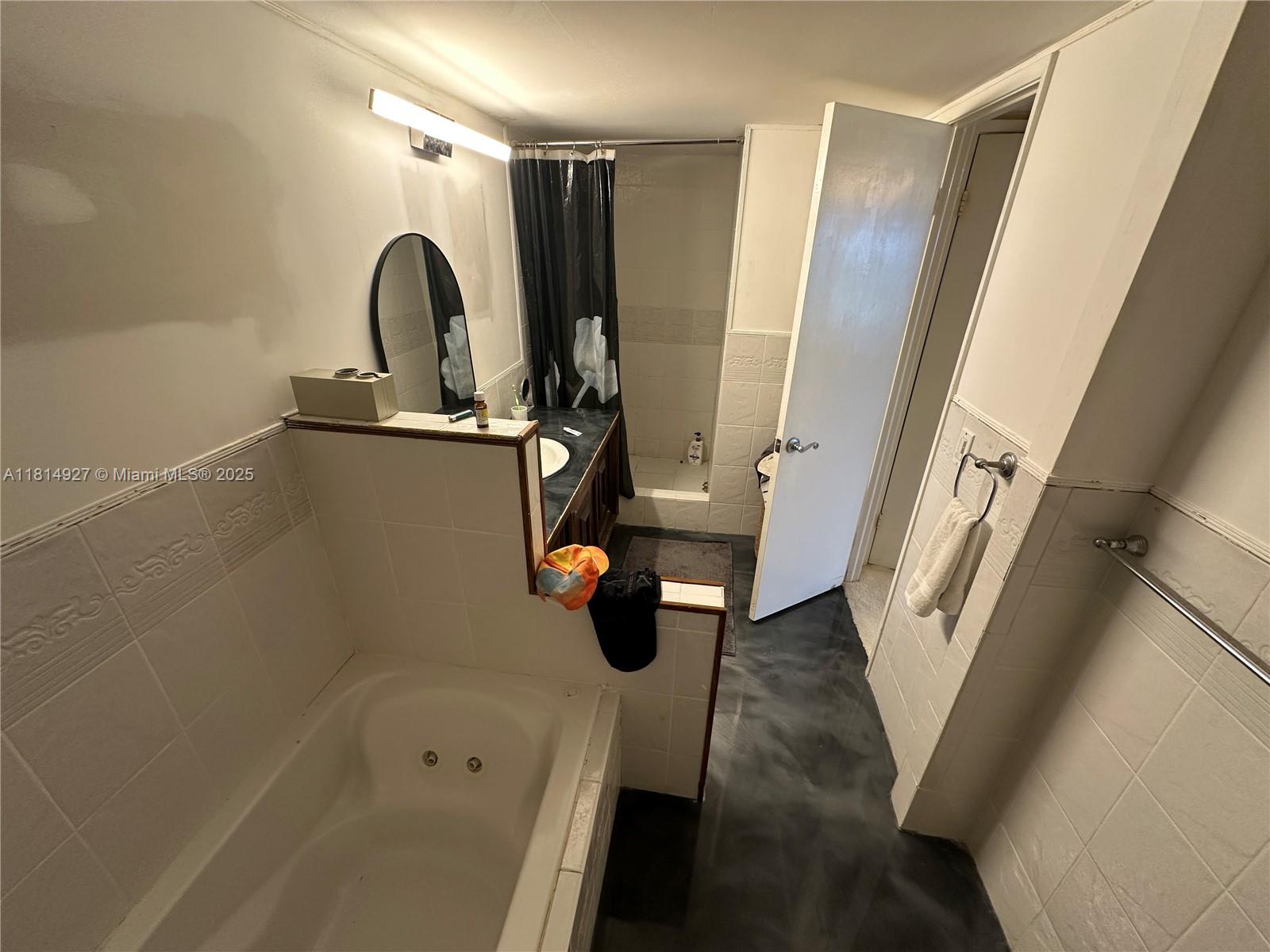 600 Northeast 36th Street, Unit PH14 Miami, FL 33137 - Photo 9 of 21