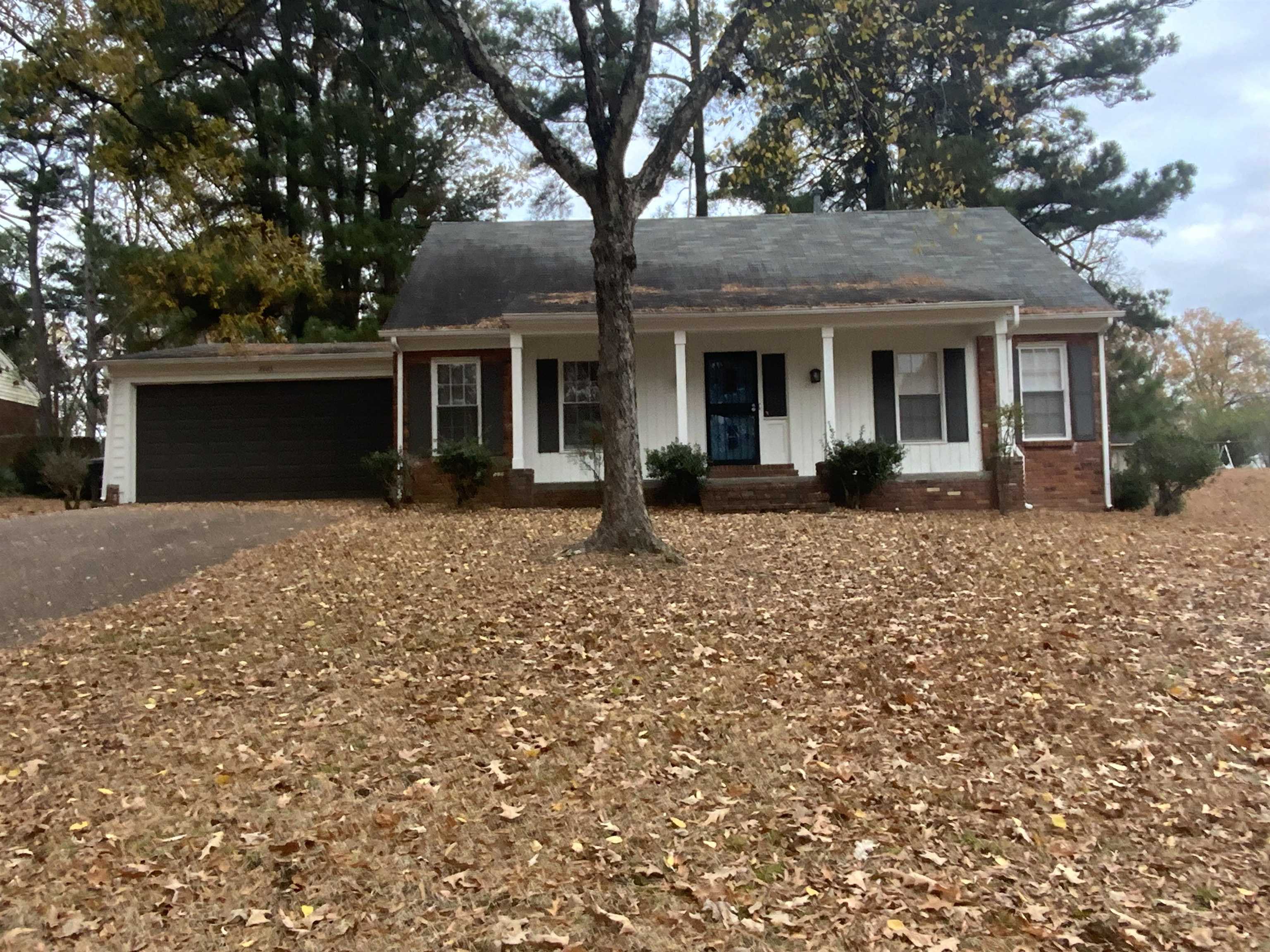 2965 Falkirk Road Memphis, TN 38128 - Photo 27 of 27 a front view of a house with garden