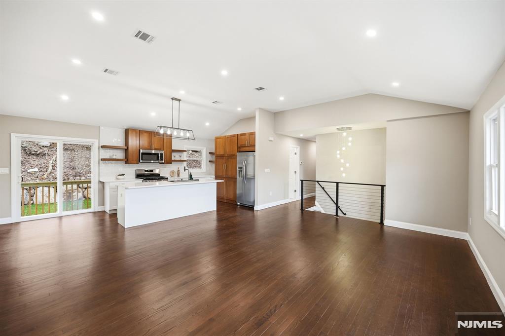 550 Ramapo Valley Road Oakland, NJ 07436 - Photo 3 of 50