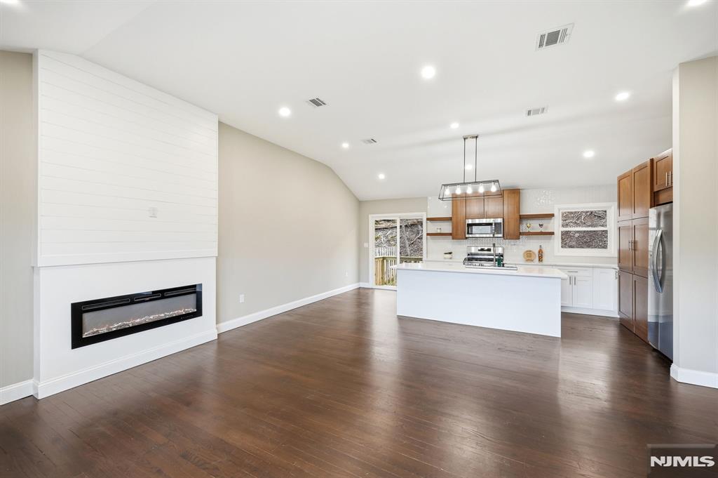 550 Ramapo Valley Road Oakland, NJ 07436 - Photo 4 of 50