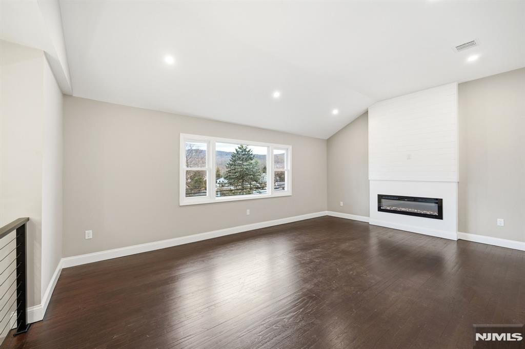 550 Ramapo Valley Road Oakland, NJ 07436 - Photo 5 of 50