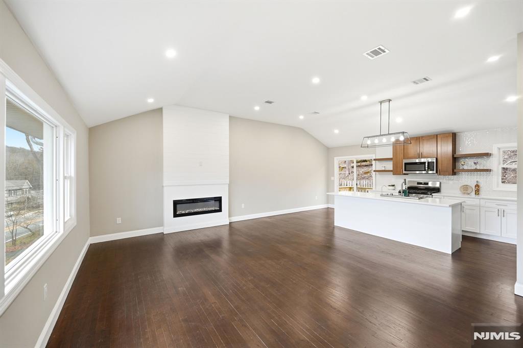 550 Ramapo Valley Road Oakland, NJ 07436 - Photo 6 of 50