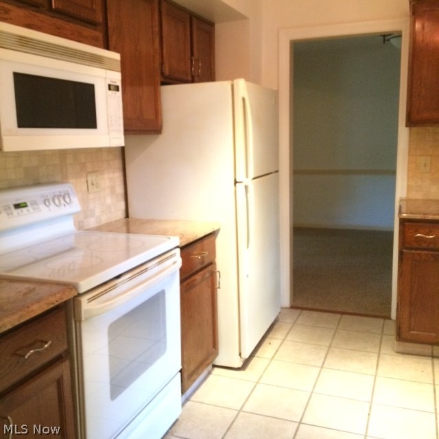 2551 Milton Road Cleveland, OH 44118 - Photo 10 of 25 Plenty of counter space!