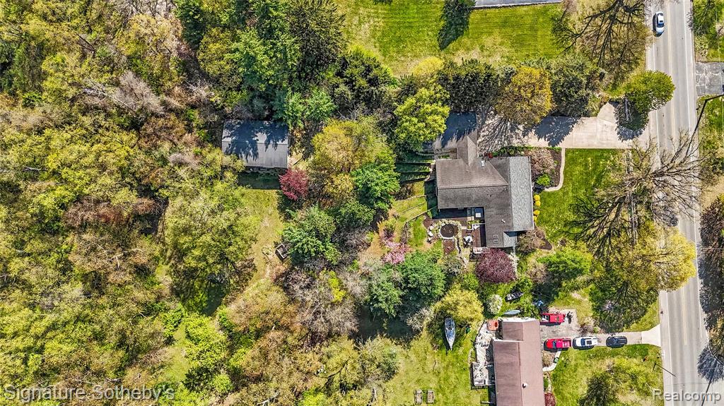 610 West Ellis Street Belding, MI 48809 - Photo 2 of 47