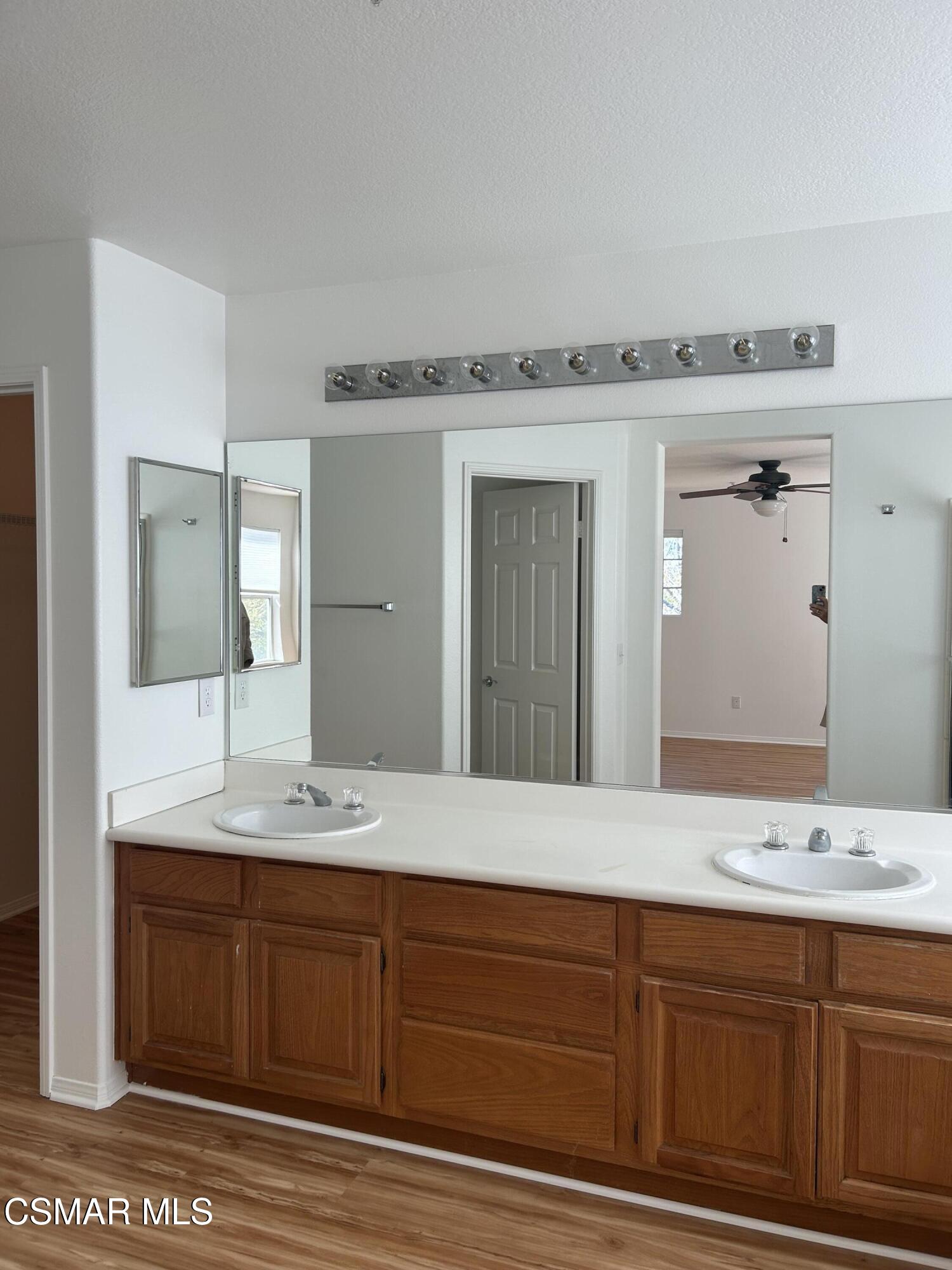 822 Pontoon Way Oxnard, CA 93035 - Photo 14 of 24 primary bath