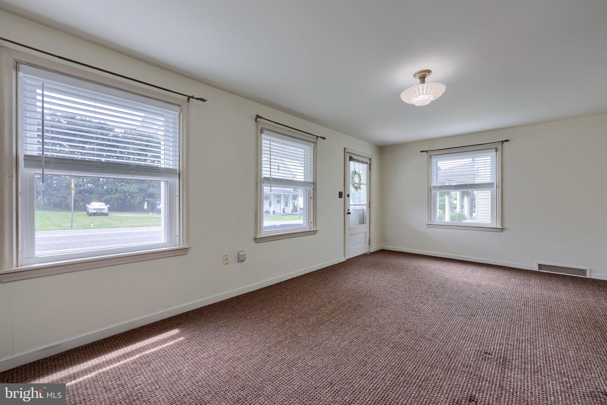1316 Newport Road Manheim, PA 17545 - Photo 10 of 44