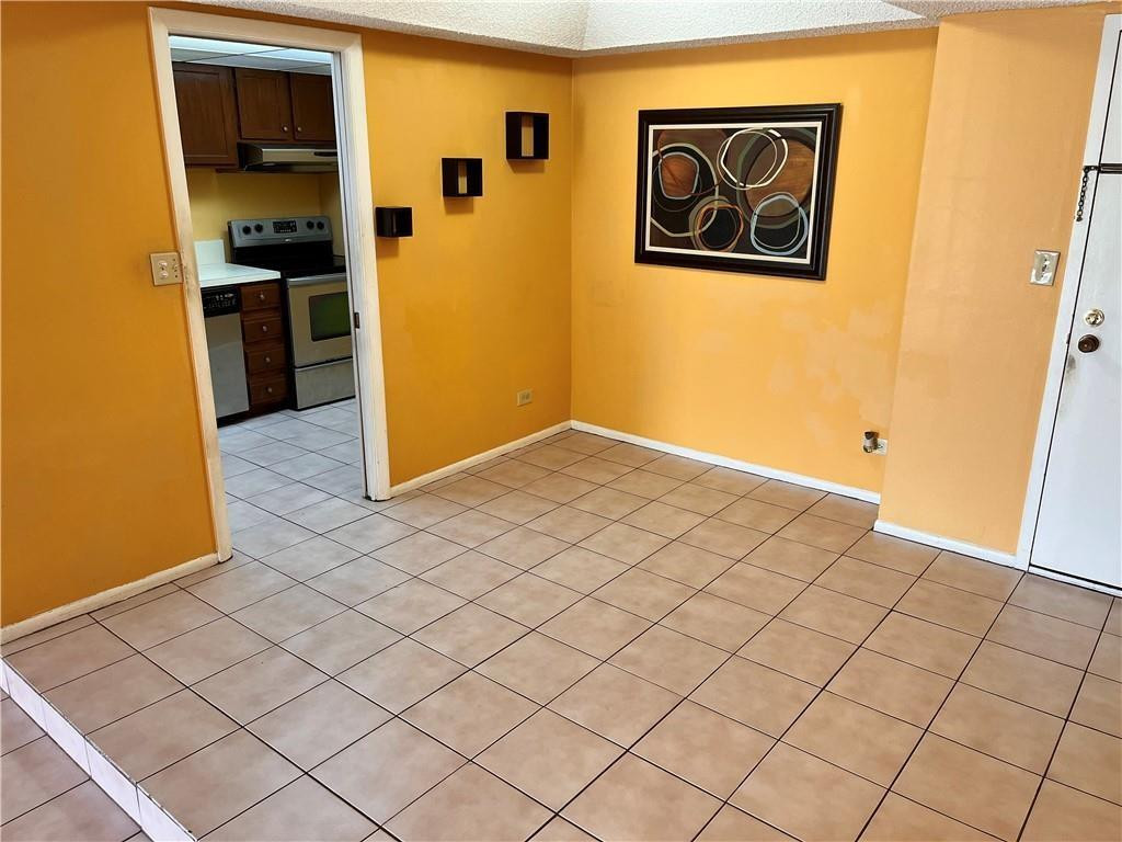 3690 Inverrary Drive, Unit 2C Lauderhill, FL 33319 - Photo 6 of 19 Dining area