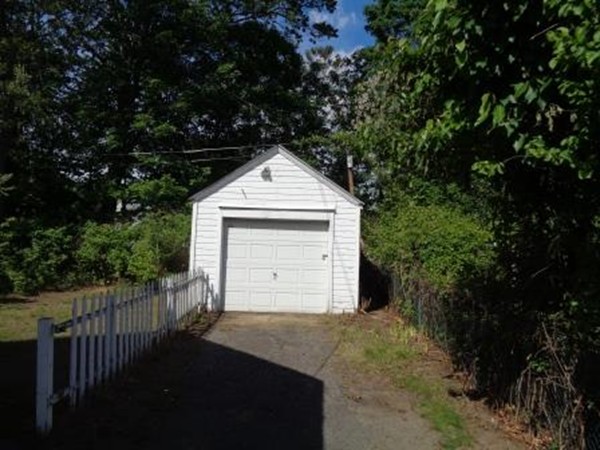91 Dorset Street Springfield, MA 01108 - Photo 3 of 13 Gallery Image 3