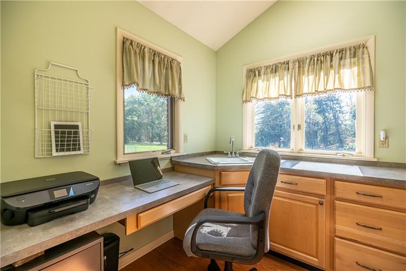 231 Brown Road Wexford, PA 15090 - Photo 14 of 25 Desk area in Laundry Room for multi-tasking. Radiant Floor heating. Convenient to Master Bath and Kitchen.