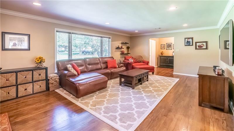 231 Brown Road Wexford, PA 15090 - Photo 6 of 25 Comfortable Living Room to enjoy family and friends gatherings.